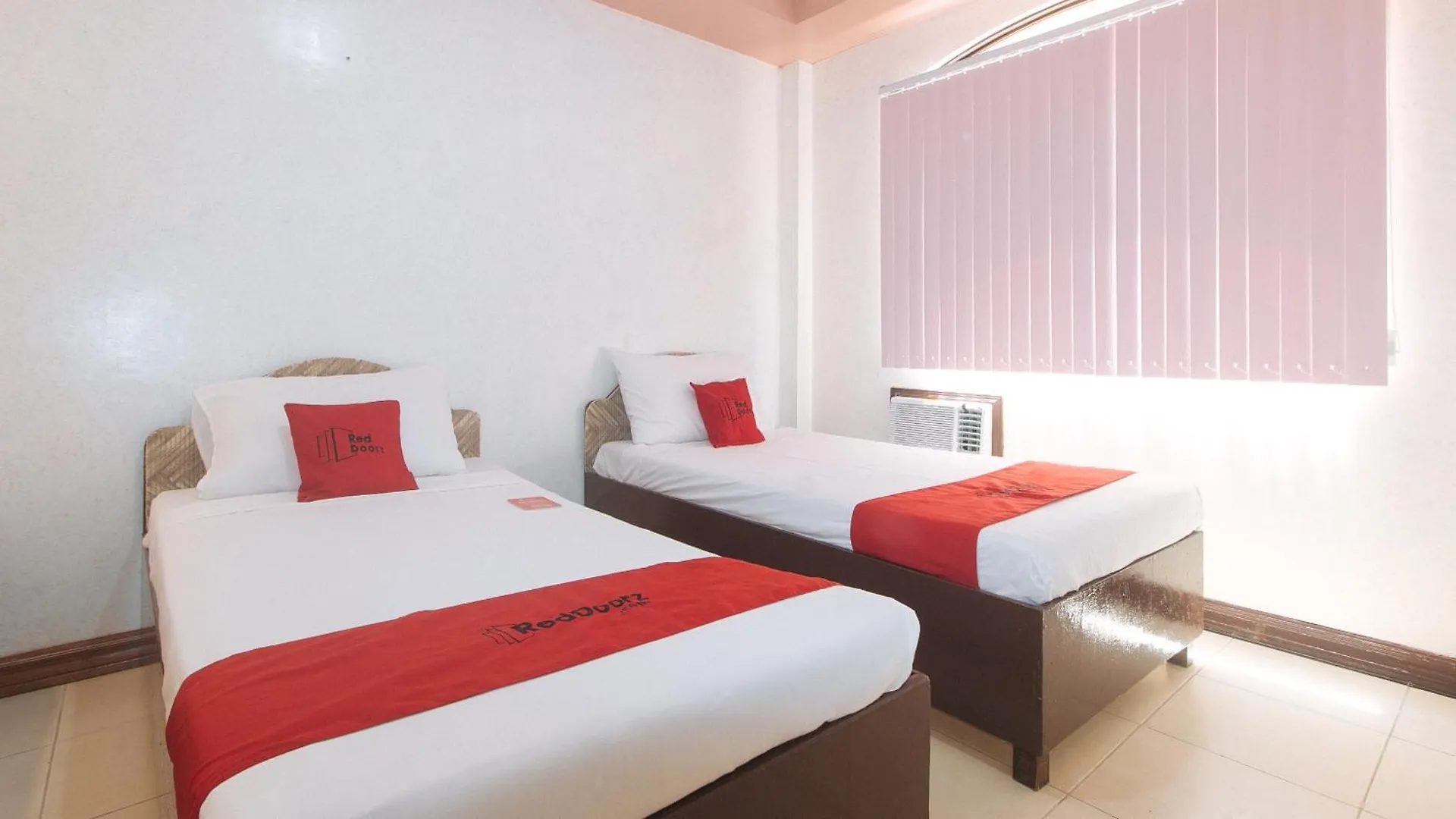 Reddoorz At Coco Grove Tourist Inn Panglao