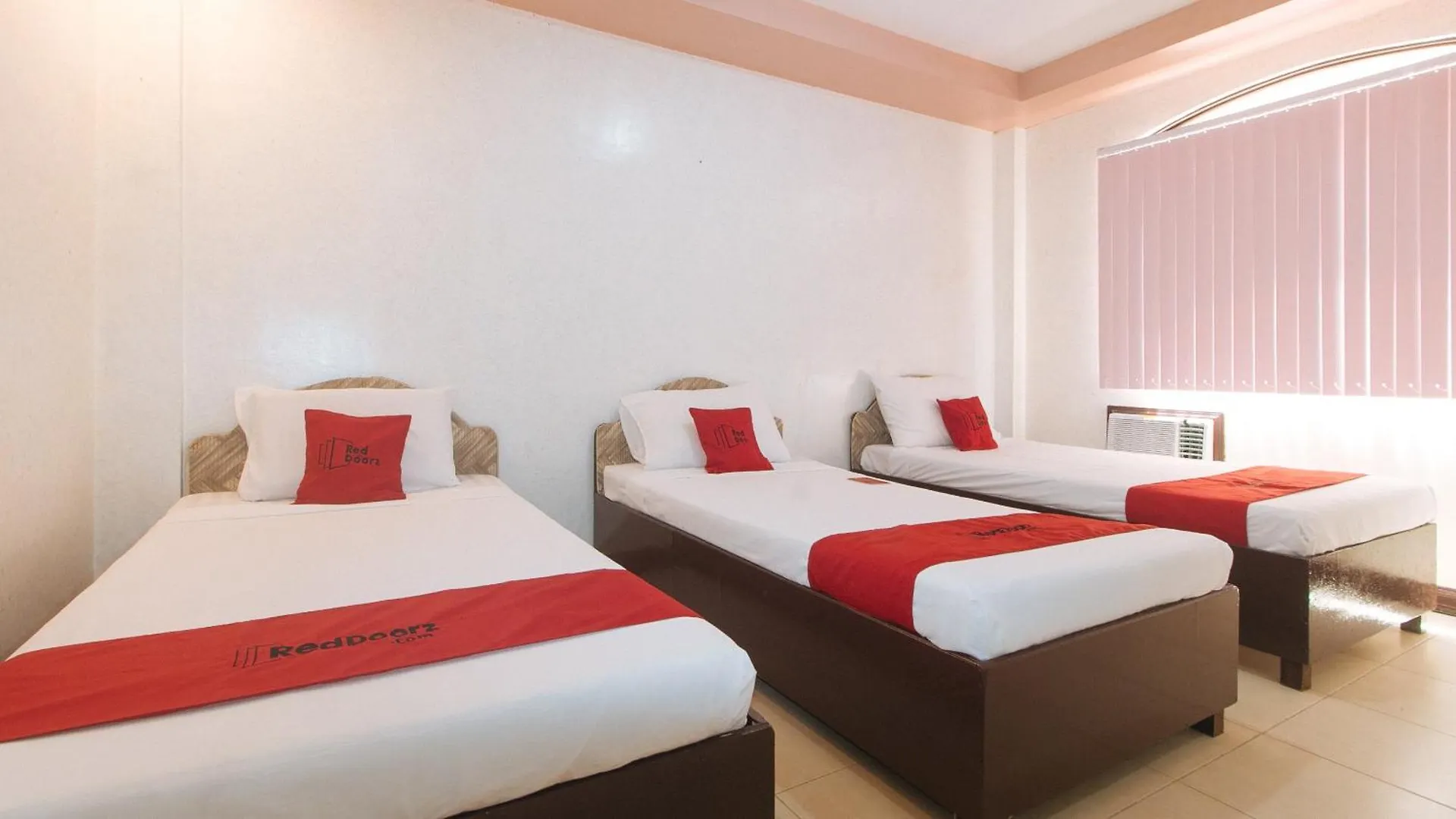 Otel Reddoorz At Coco Grove Tourist Inn Panglao