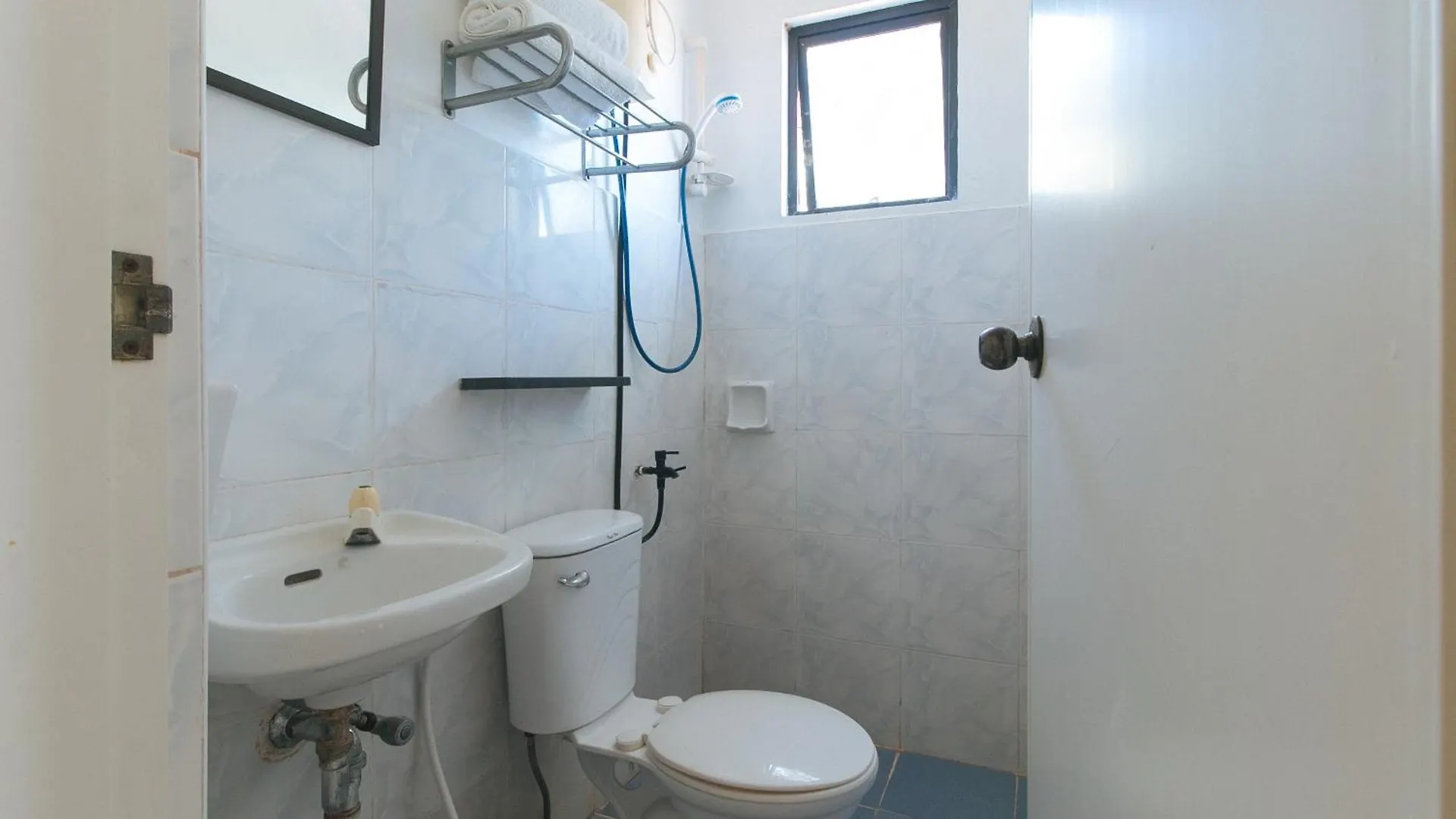 Reddoorz At Coco Grove Tourist Inn Panglao 2*,