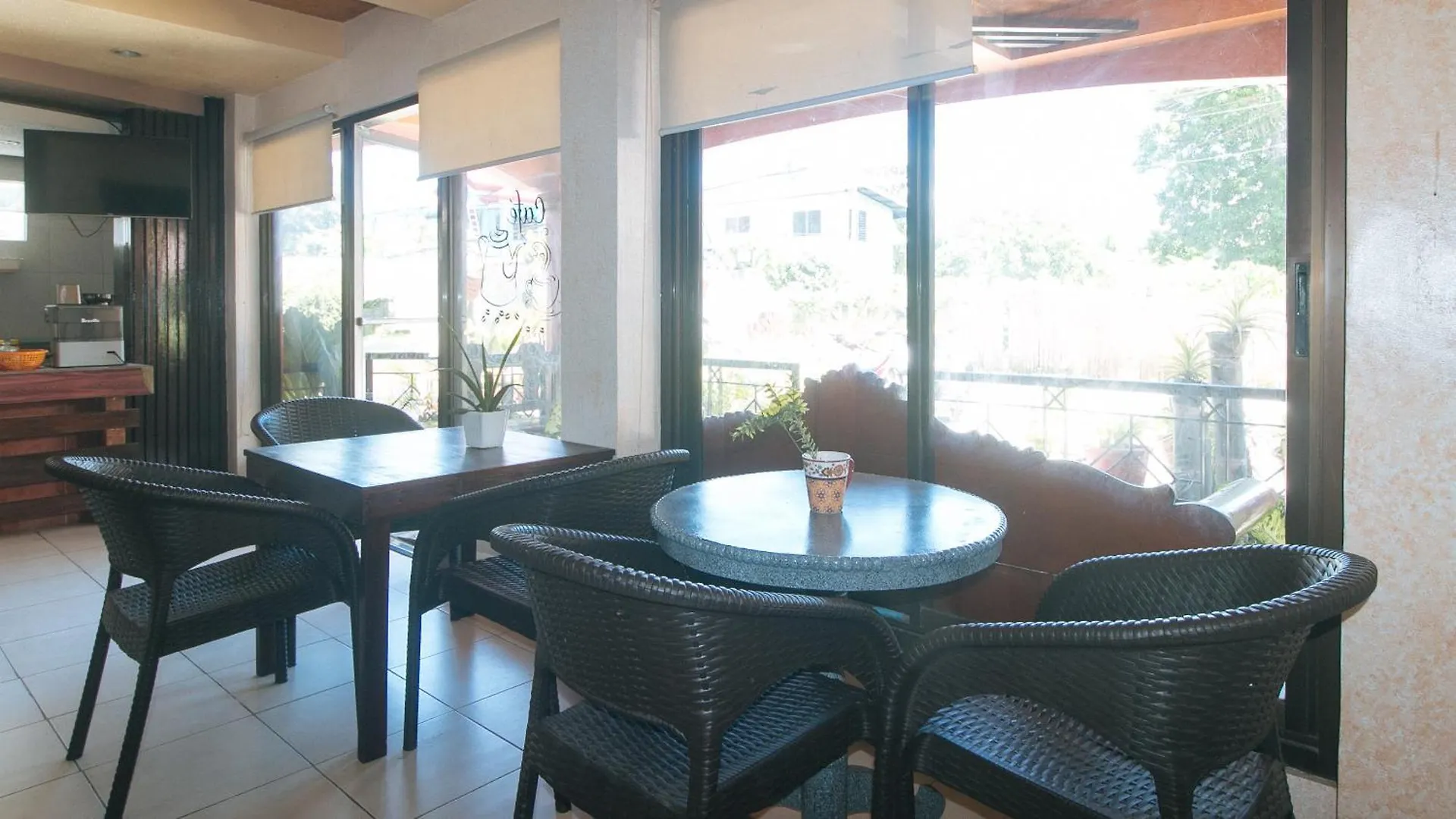 Reddoorz At Coco Grove Tourist Inn Panglao Otel